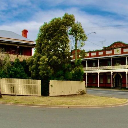 Historic Star Lodge And Station Masters House Narrandera Bagian luar foto