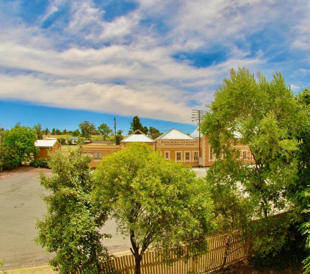 Historic Star Lodge And Station Masters House Narrandera Bagian luar foto