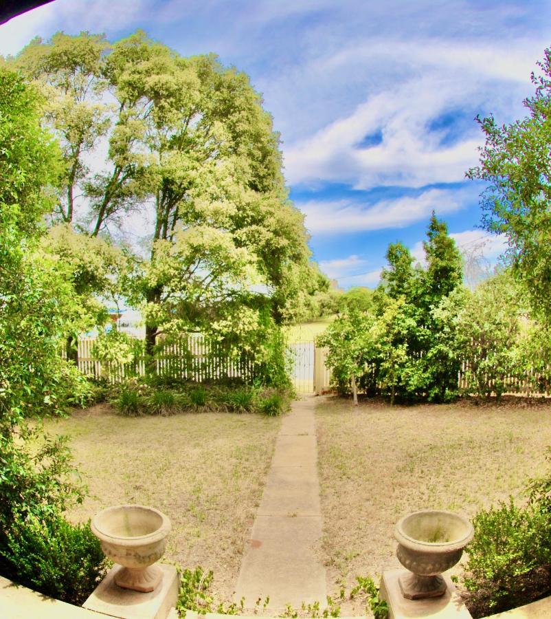 Historic Star Lodge And Station Masters House Narrandera Bagian luar foto