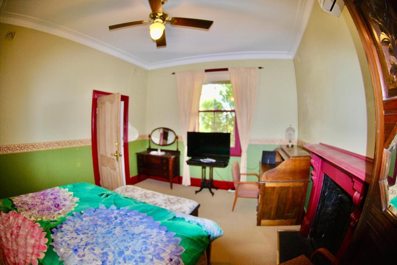 Historic Star Lodge And Station Masters House Narrandera Bagian luar foto