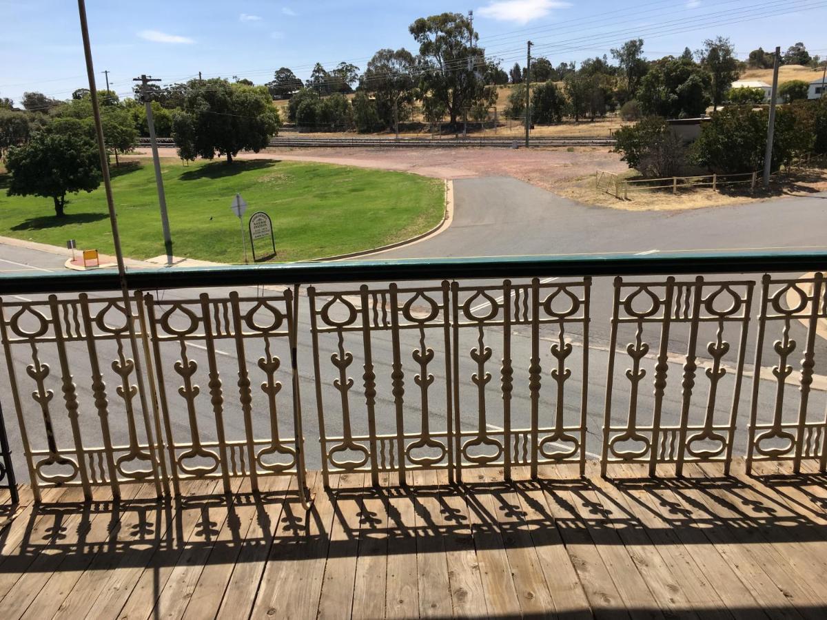 Historic Star Lodge And Station Masters House Narrandera Bagian luar foto