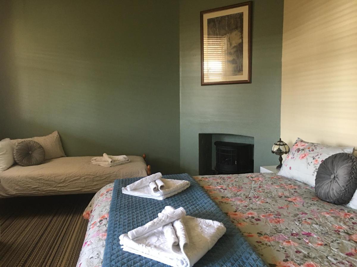 Historic Star Lodge And Station Masters House Narrandera Bagian luar foto