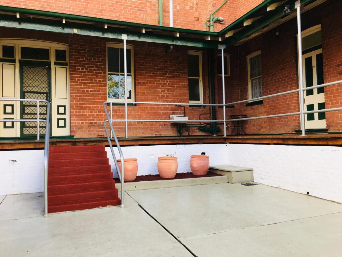 Historic Star Lodge And Station Masters House Narrandera Bagian luar foto