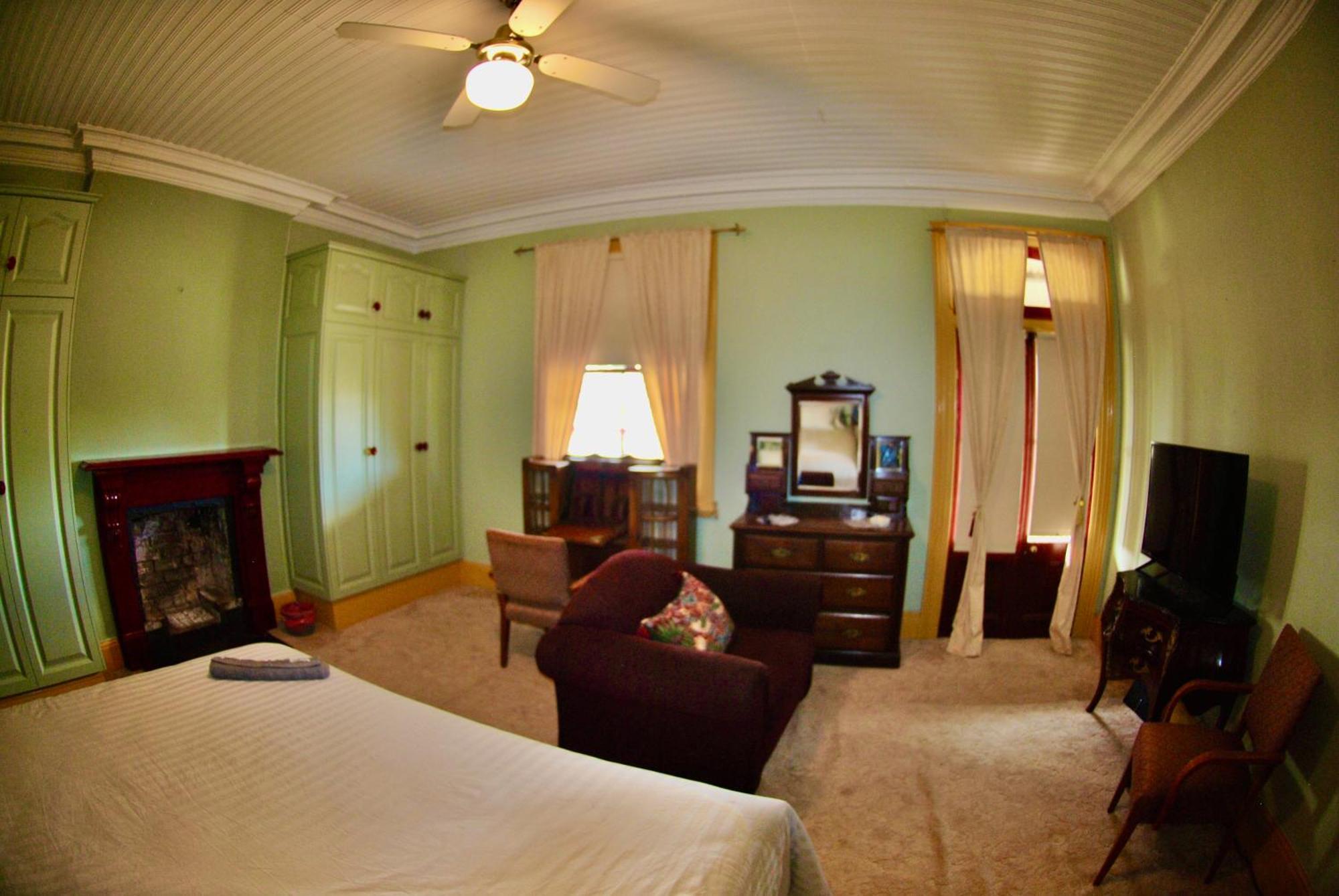 Historic Star Lodge And Station Masters House Narrandera Ruang foto